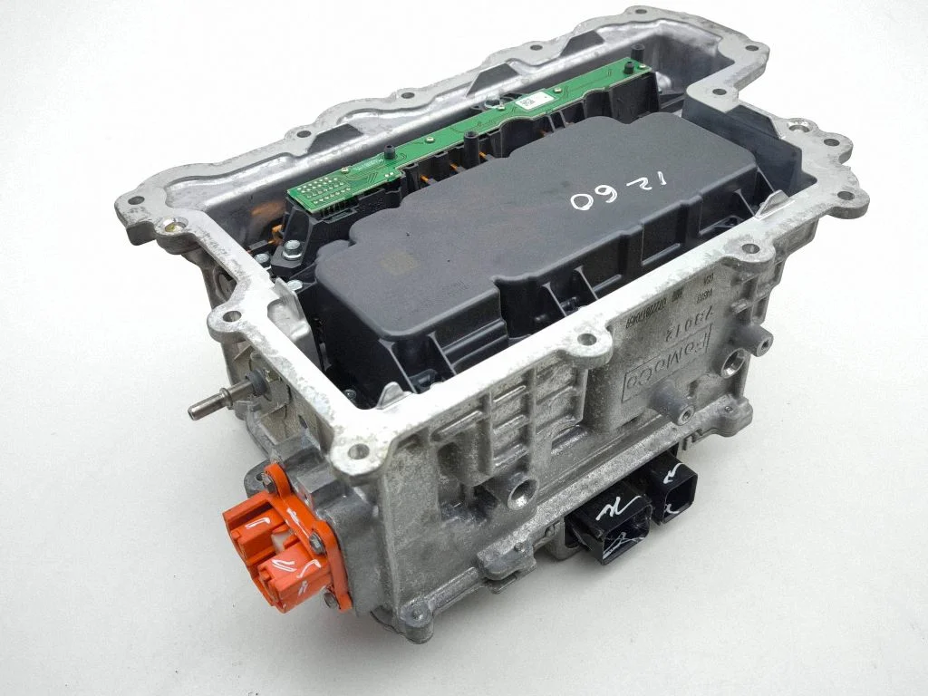 Voltage converter inverter LX687B012BJ