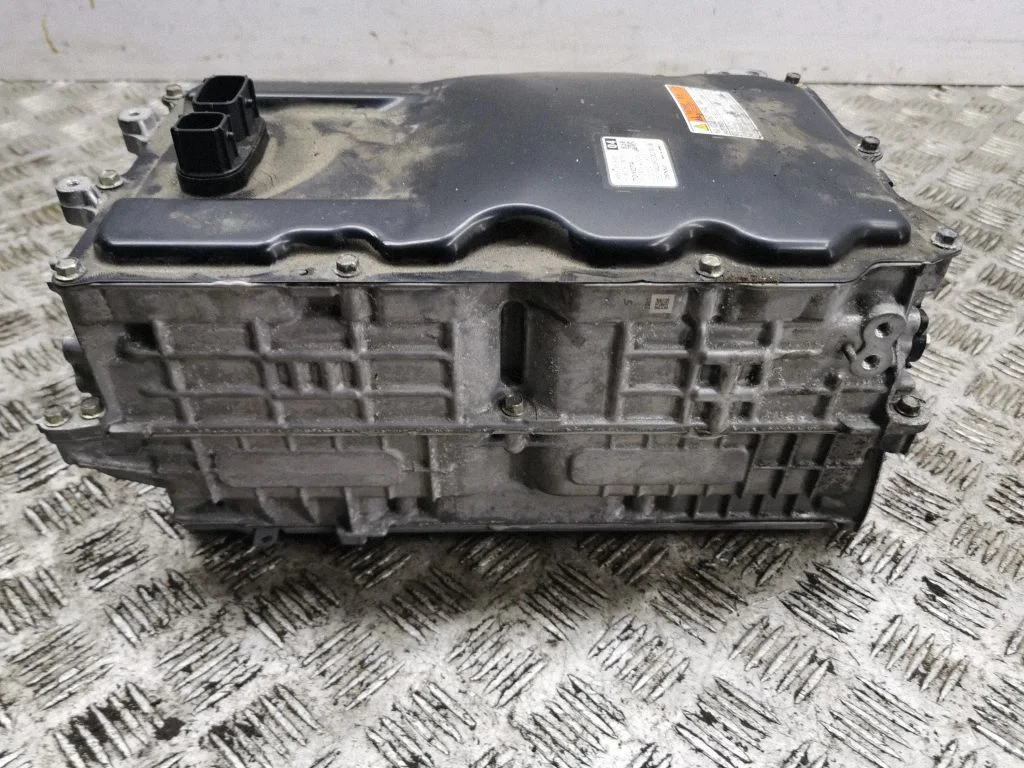 Voltage converter inverter – Toyota RAV 4 (XA50) (2018-)
