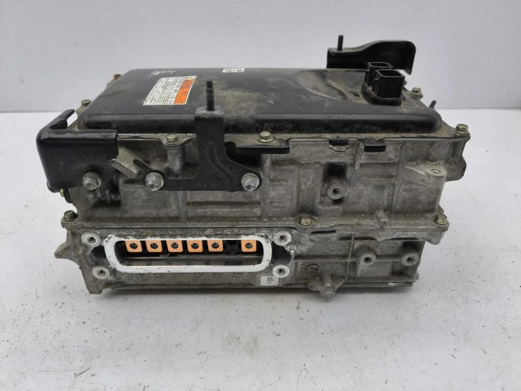 Invertors (sprieguma pārveidotājs) – Toyota Corolla E210 E21 (2018-)