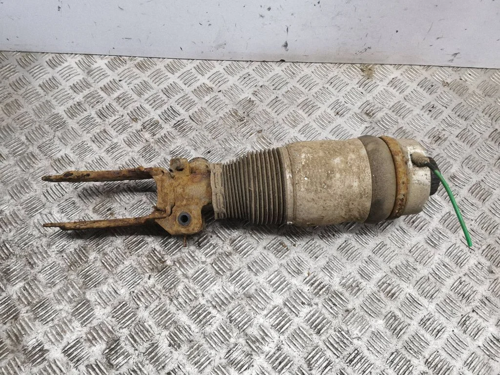 Air suspension front shock absorber – Audi Q7 4L (2005-2015)