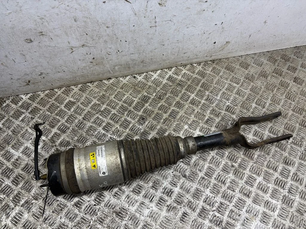 Air suspension front shock absorber 68080210AB