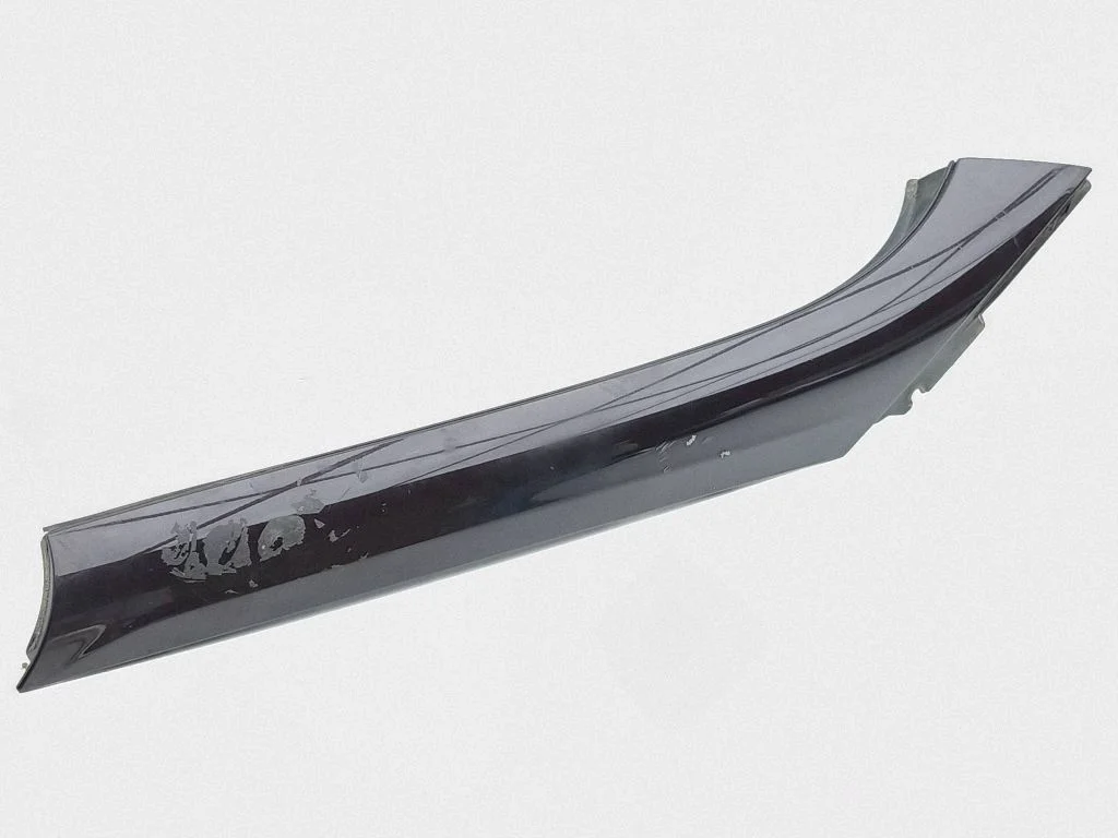 Windshield trim 768361E70A