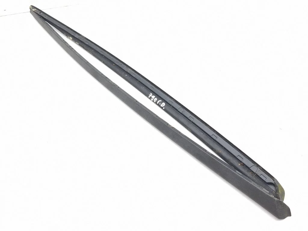 Esiklaasi liist 8Y0854327