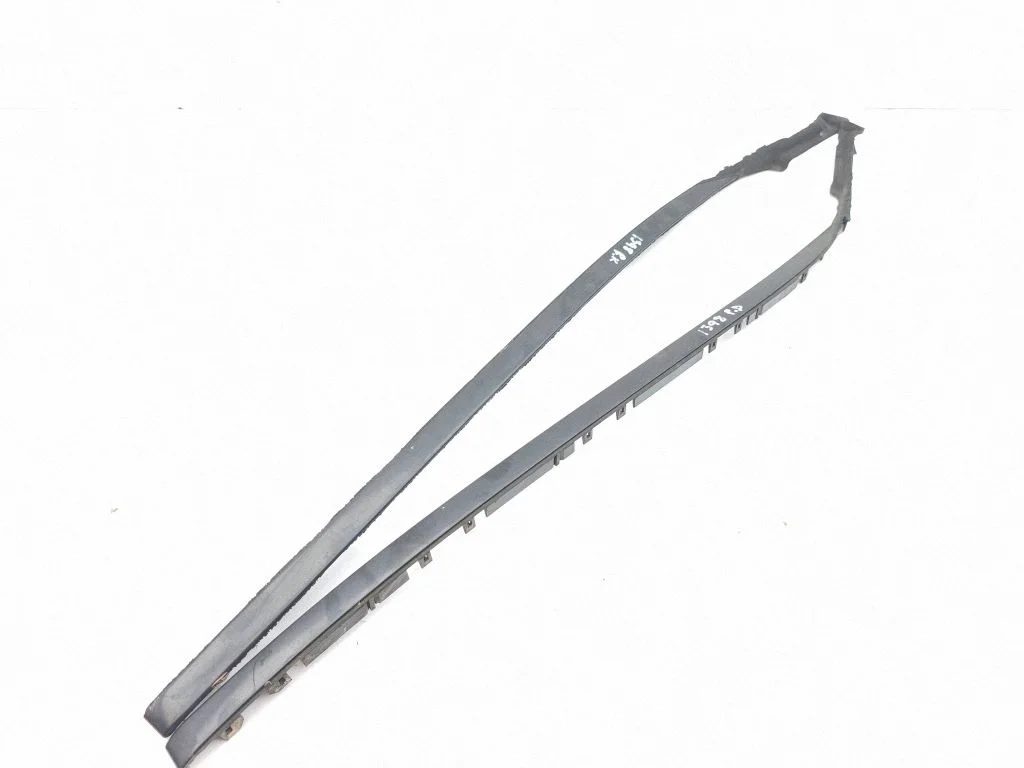 Listwa szyby przedniej – Lexus IS 220D-250-350 (2006-2013)
