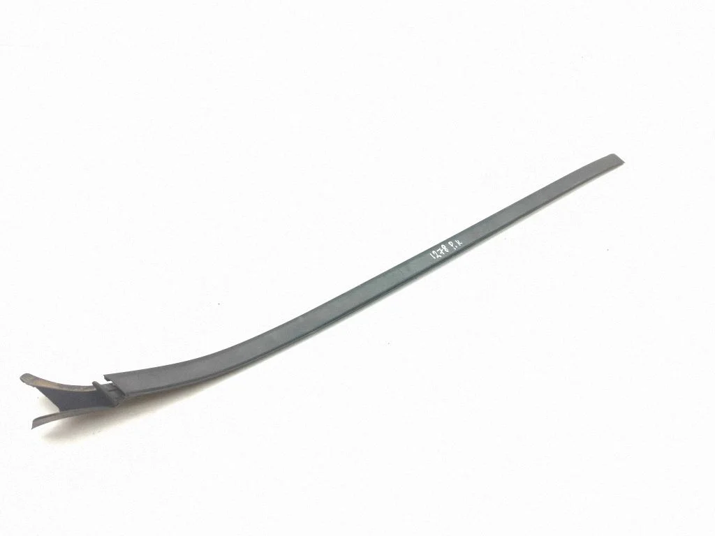 Listwa szyby przedniej – lewa
