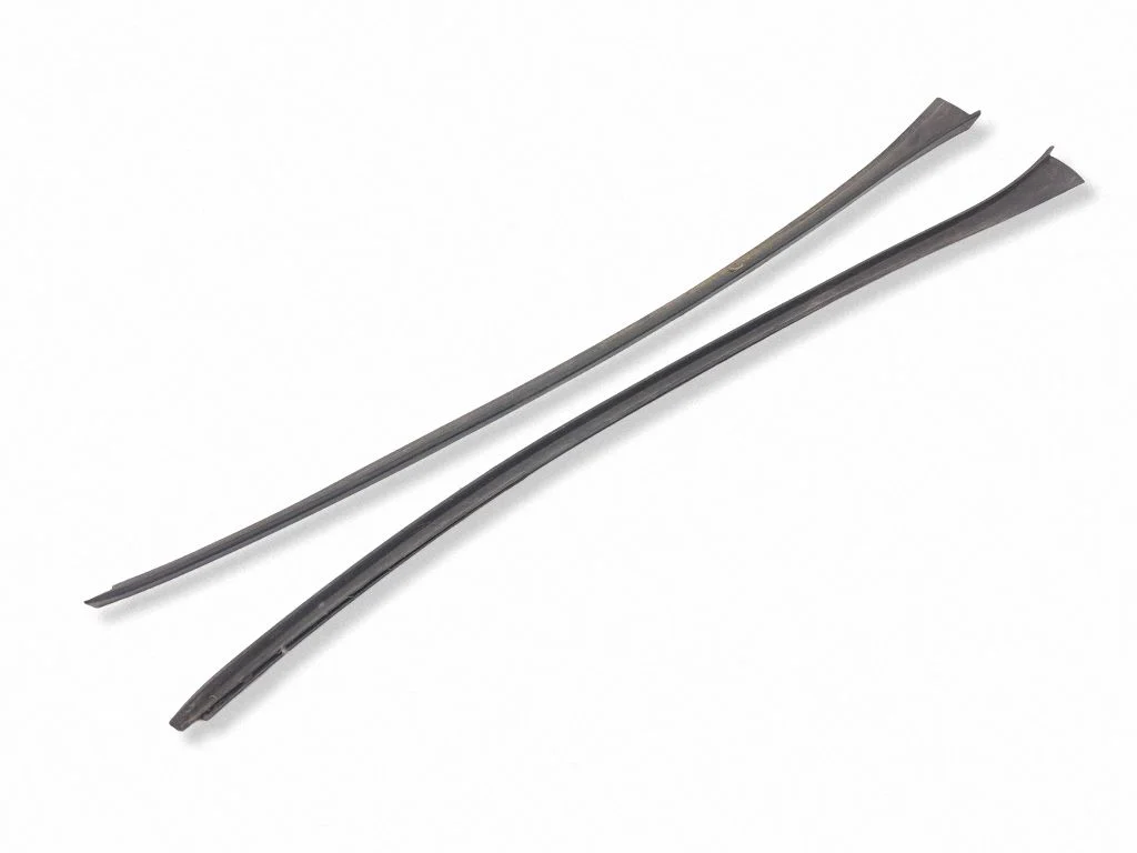Windshield trim 575854319
