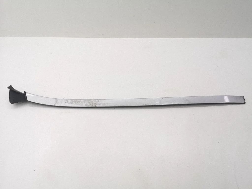 Windshield trim – Mercedes-Benz E-Class W212 (2009-2016)