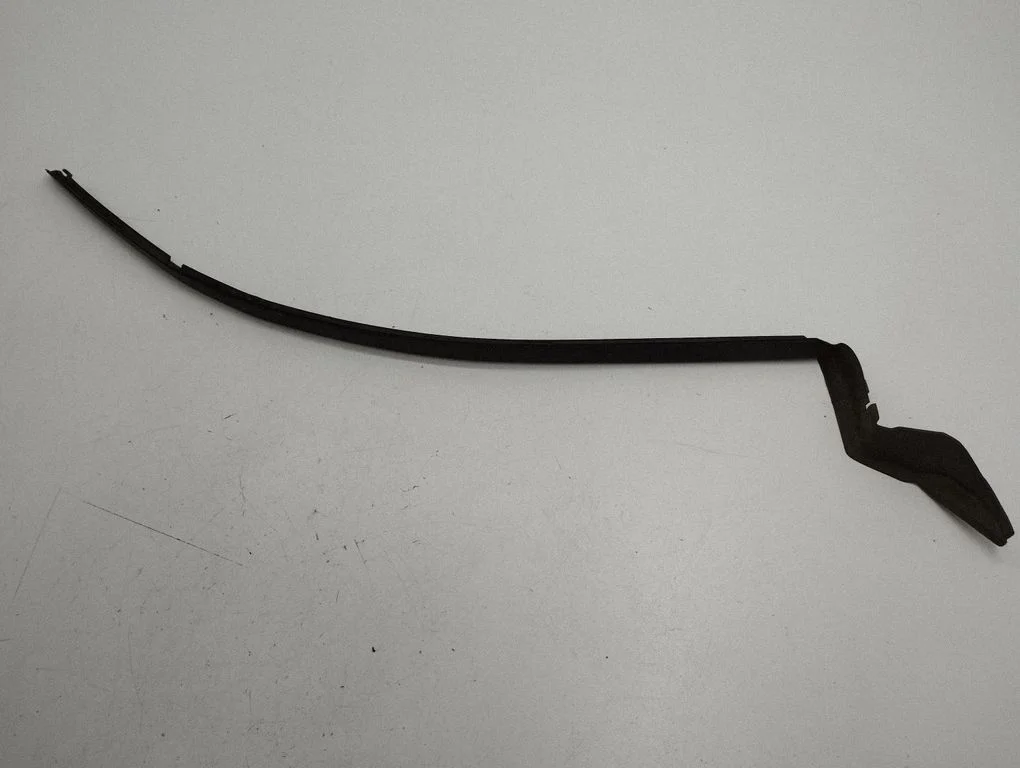 Listwa szyby przedniej JX7BA03195