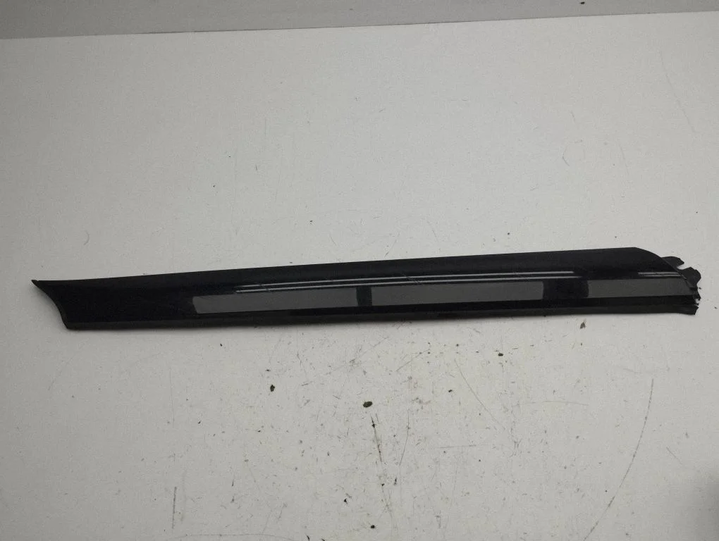 Windshield trim 768376PA0B