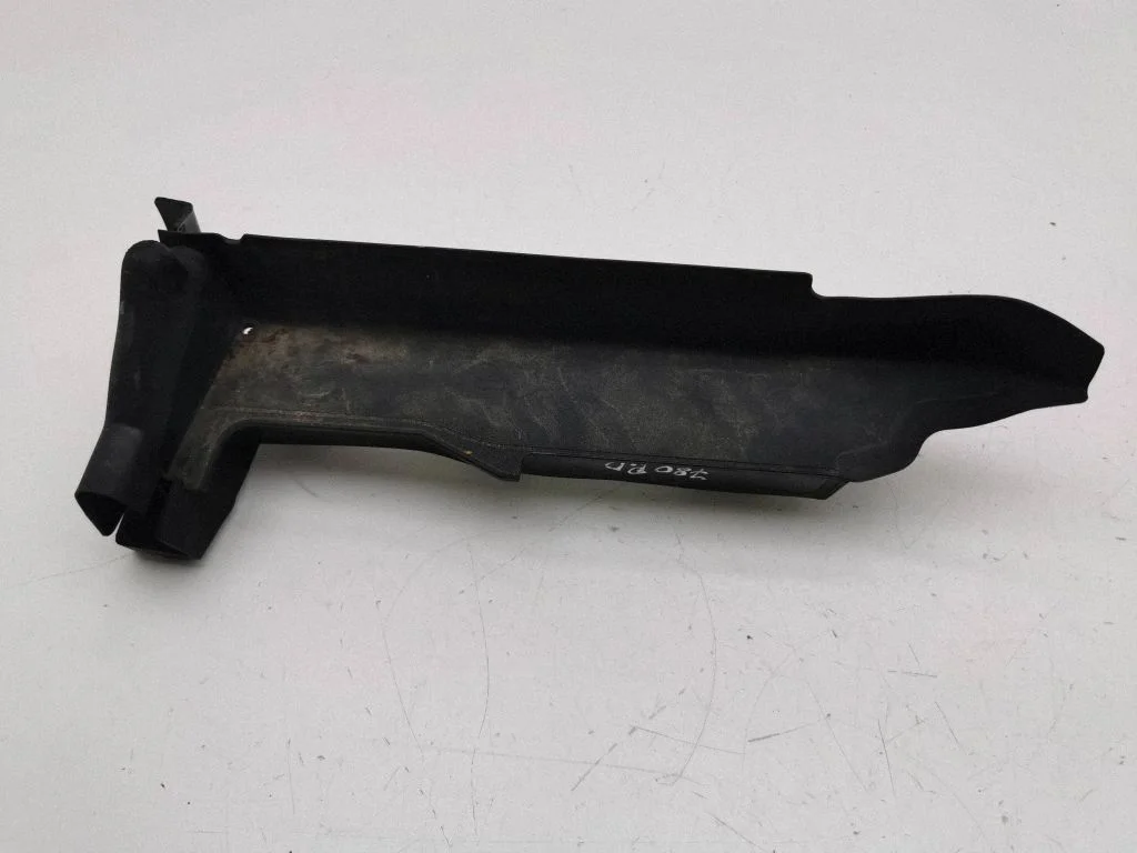 Fender end trim 81A821170