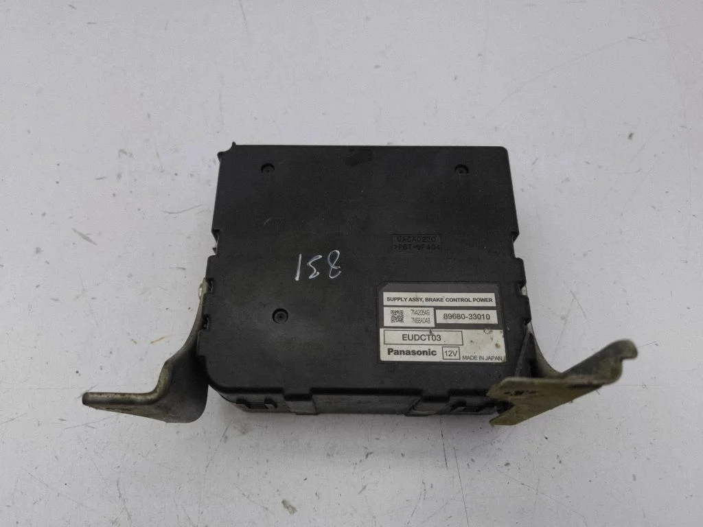 Hand brake control module – Toyota Prius (XW20) (2003-2009)