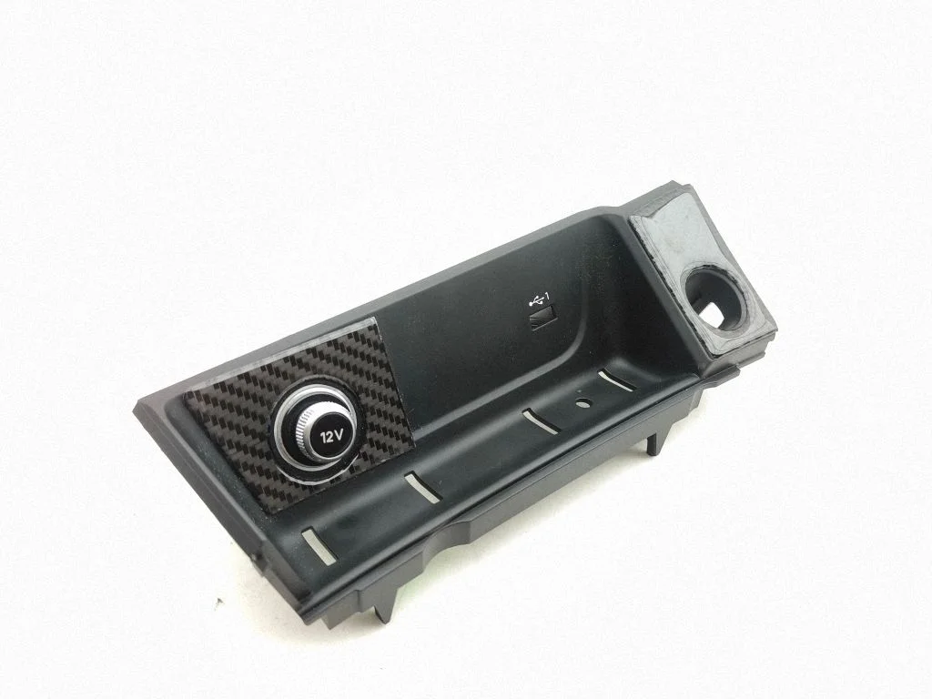 12 V Socket (front) 8W2864131B