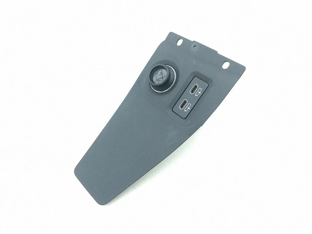 12 V ligzda (priekšā) 1105293200105