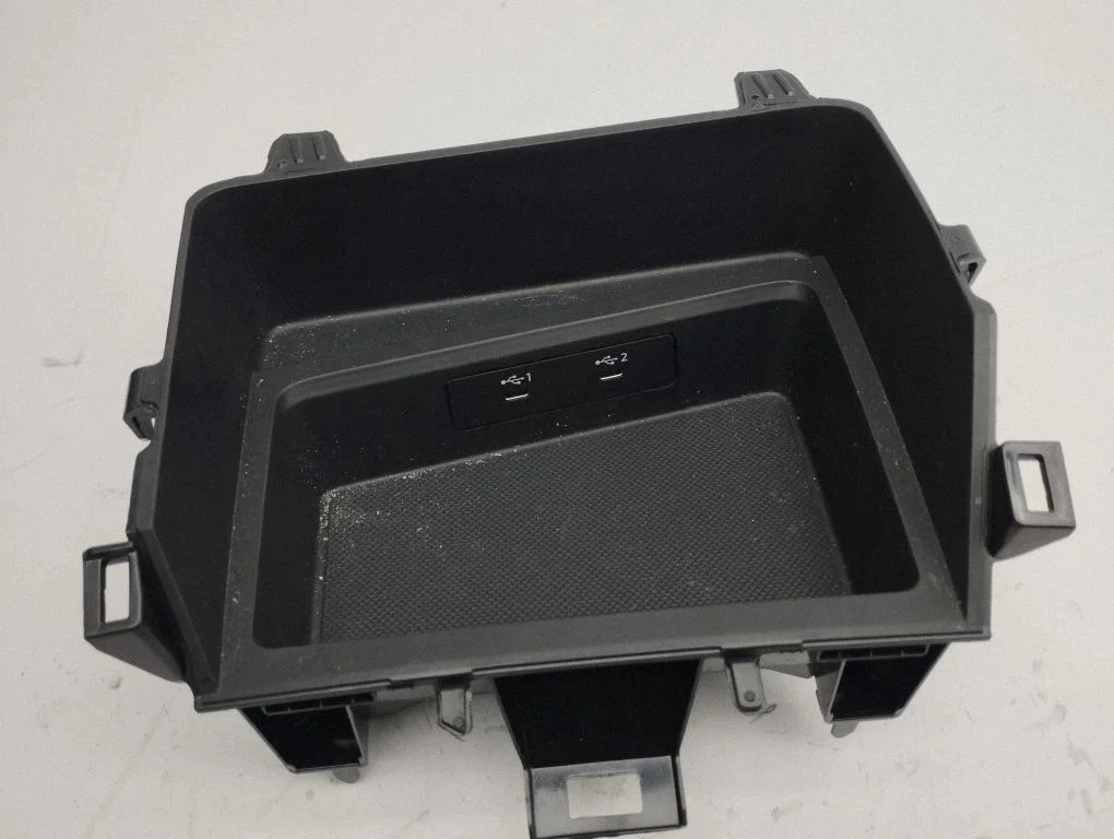 12 V Socket (front) 8Y2864131