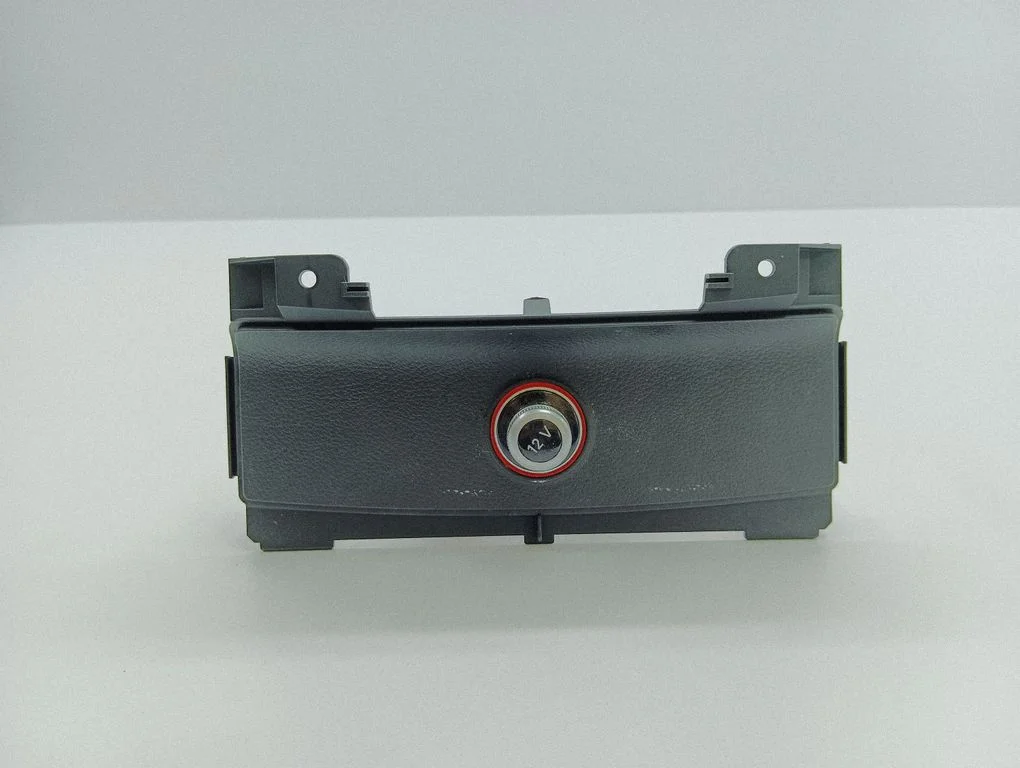 12 V ligzda (aizmugurē) 8K0919343