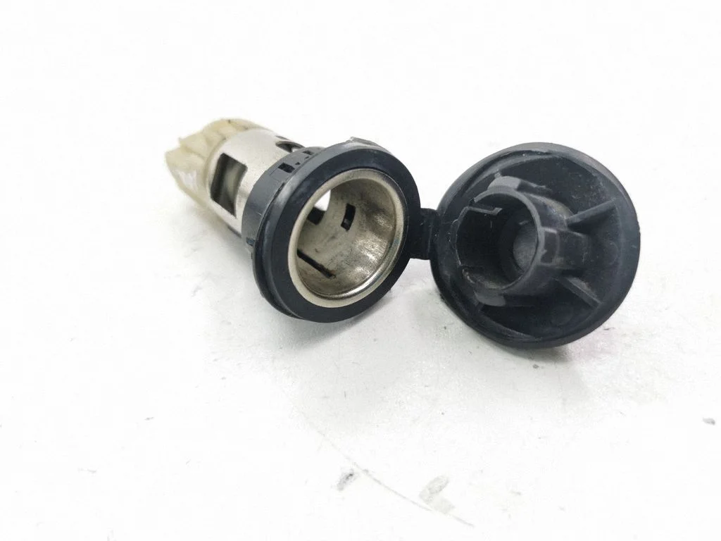 12 V pesa (taga)