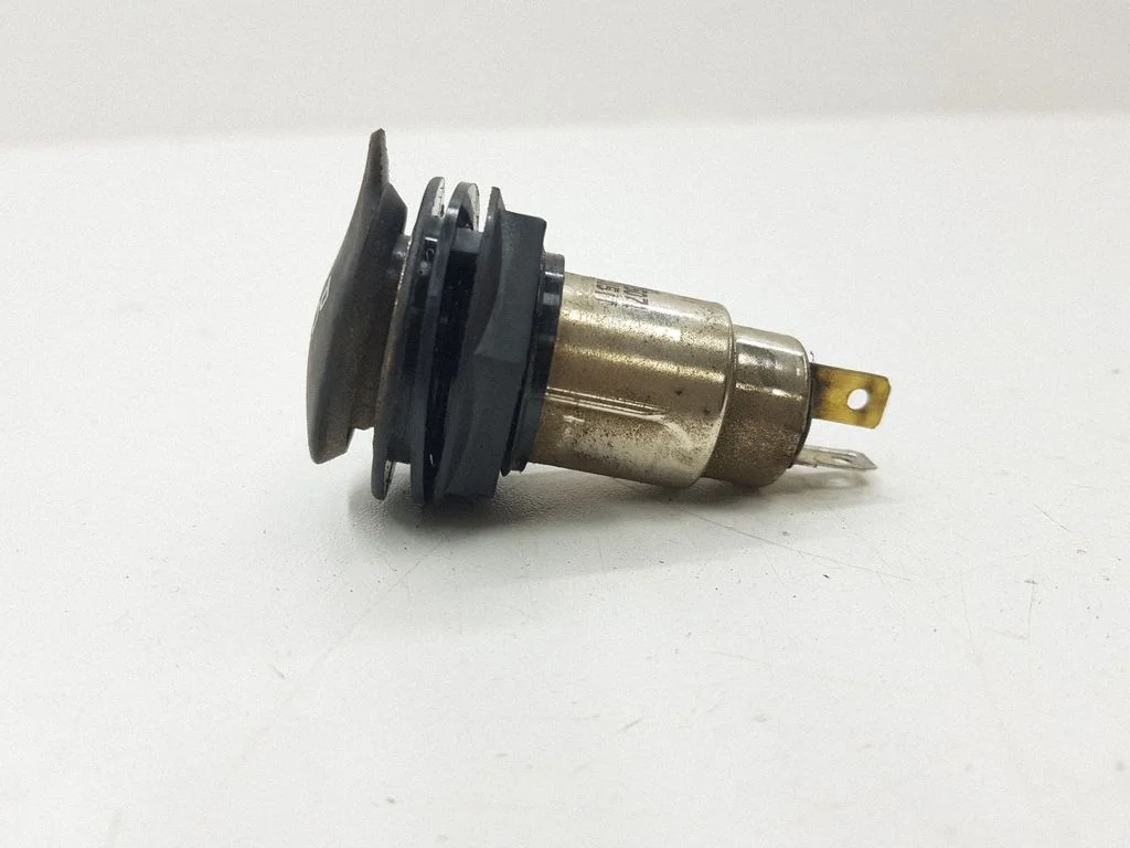 12 V pesa (taga) – Volkswagen Passat B5 (1997-2000)