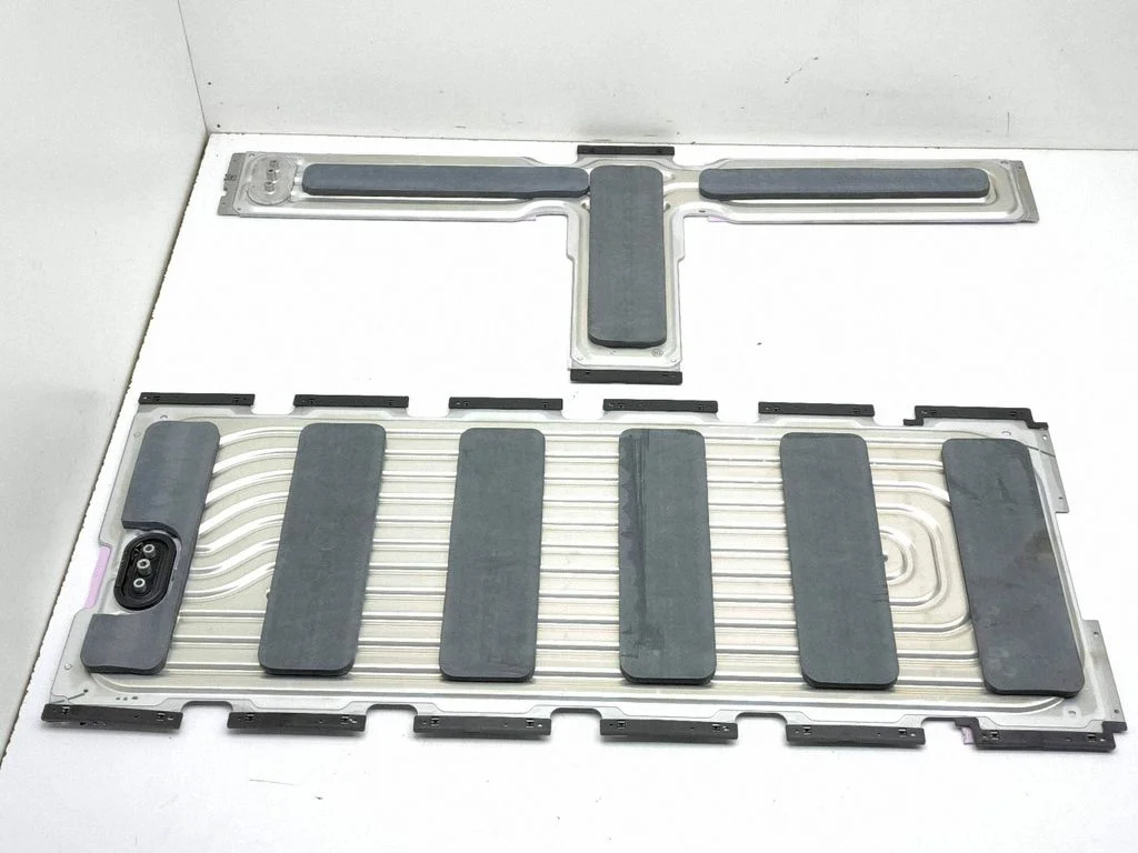 Hybrid/electric vehicle battery fan 9827124580