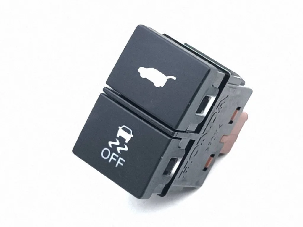 Tailgate opening switch M64747