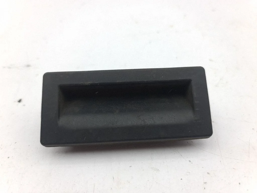 Tailgate opening switch 3V0827566