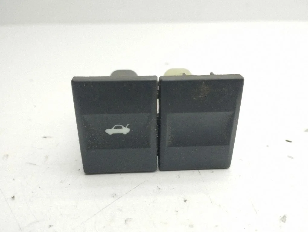 Tailgate opening switch – Ford Mondeo Mk III (2000-2007)