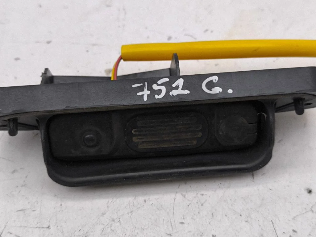 Tailgate opening switch