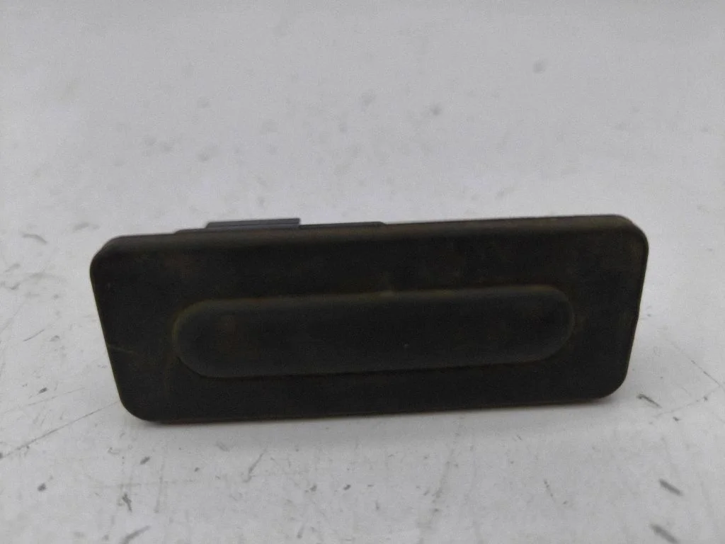 Przycisk otwierania klapy bagażnika – Citroen C4 Grand Picasso (2013-2018)