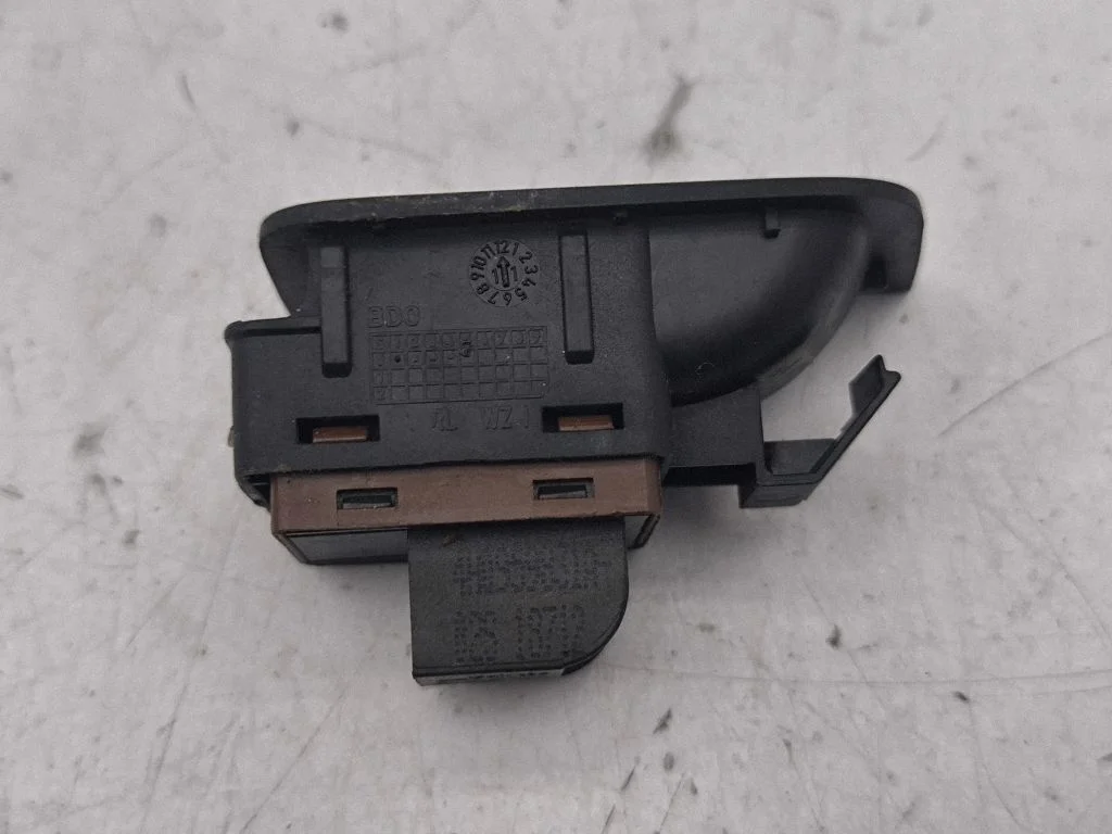 Tailgate opening switch 4G8959830