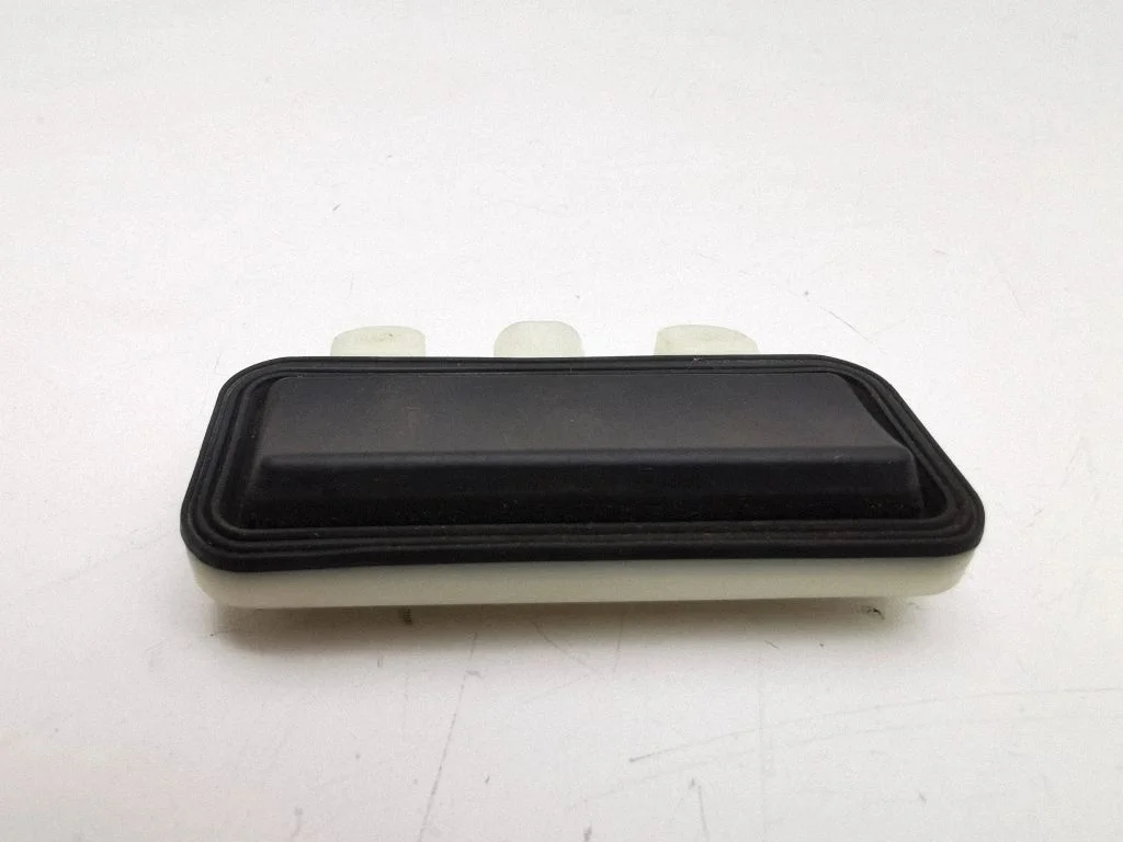 Tailgate opening switch 2218702410