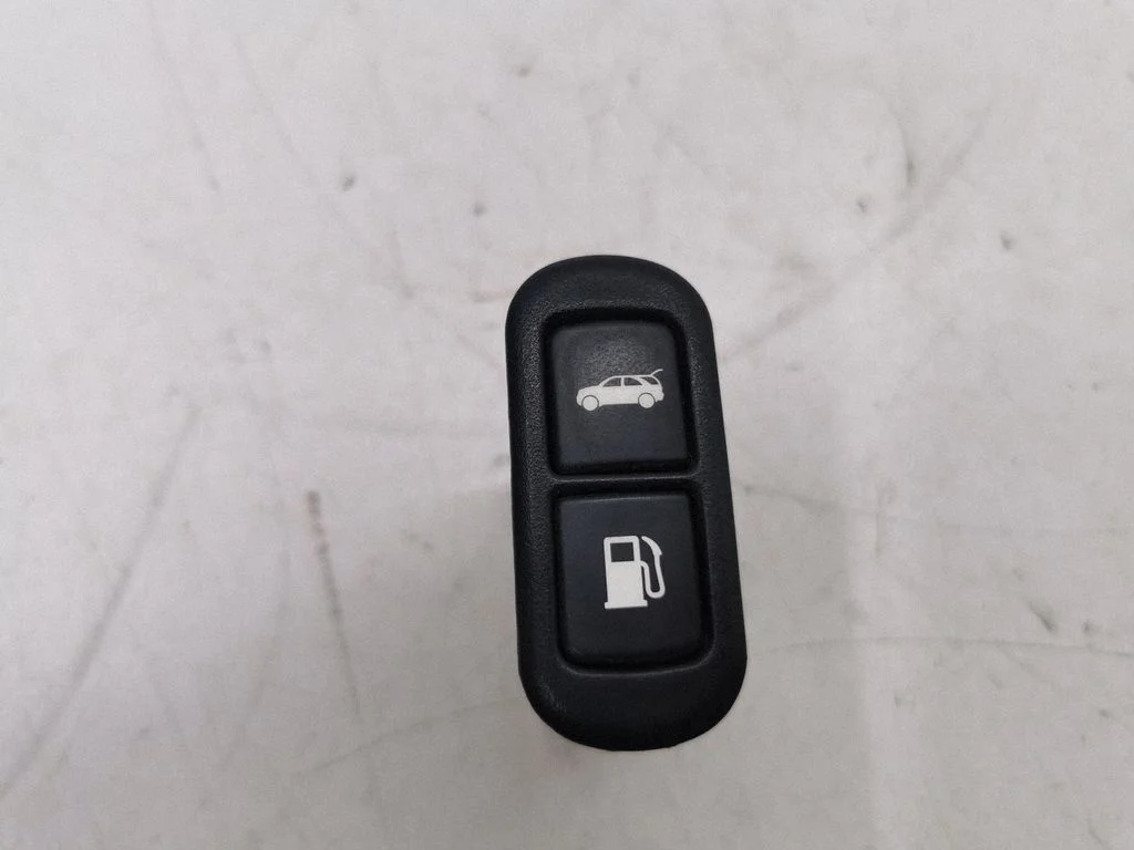 Tailgate opening switch – KIA Sorento (2002-2009)