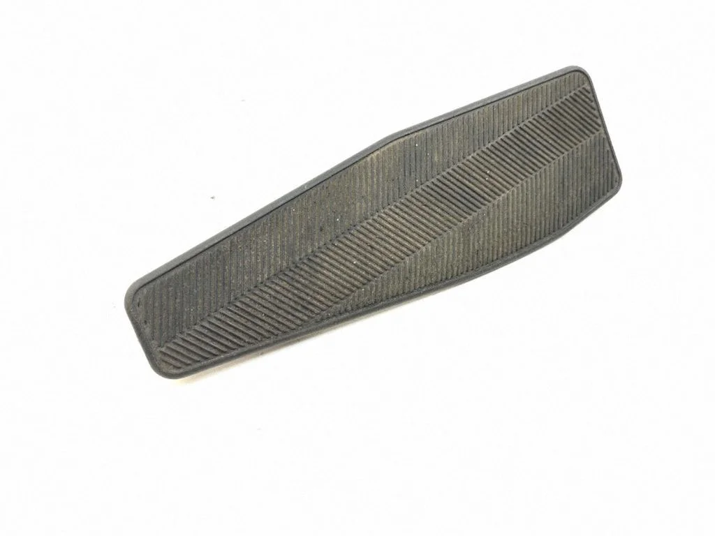 Foot rest pad/dead pedal 7545165J10