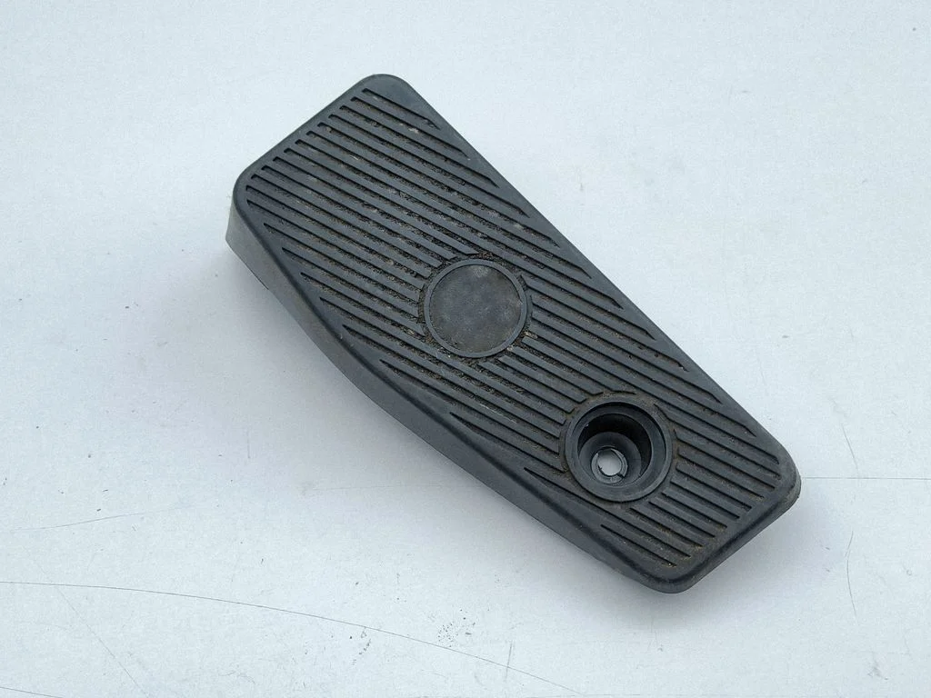 Foot rest pad/dead pedal