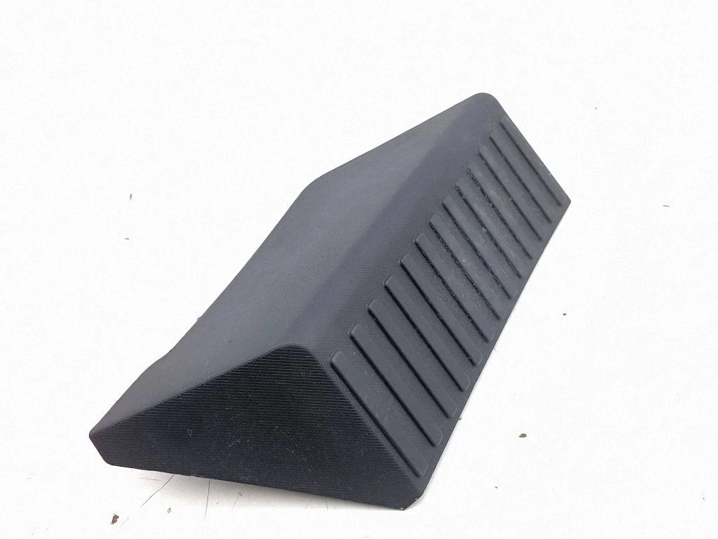 Foot rest pad/dead pedal L8BR12020BBW