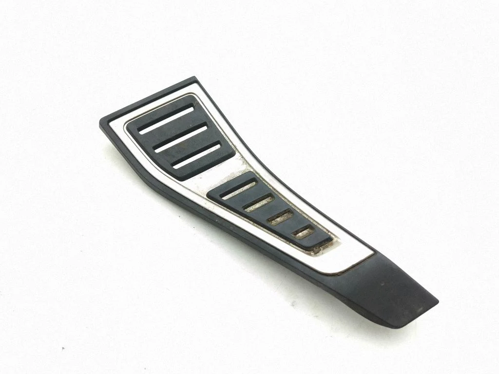 Foot rest pad/dead pedal 8W2864777A