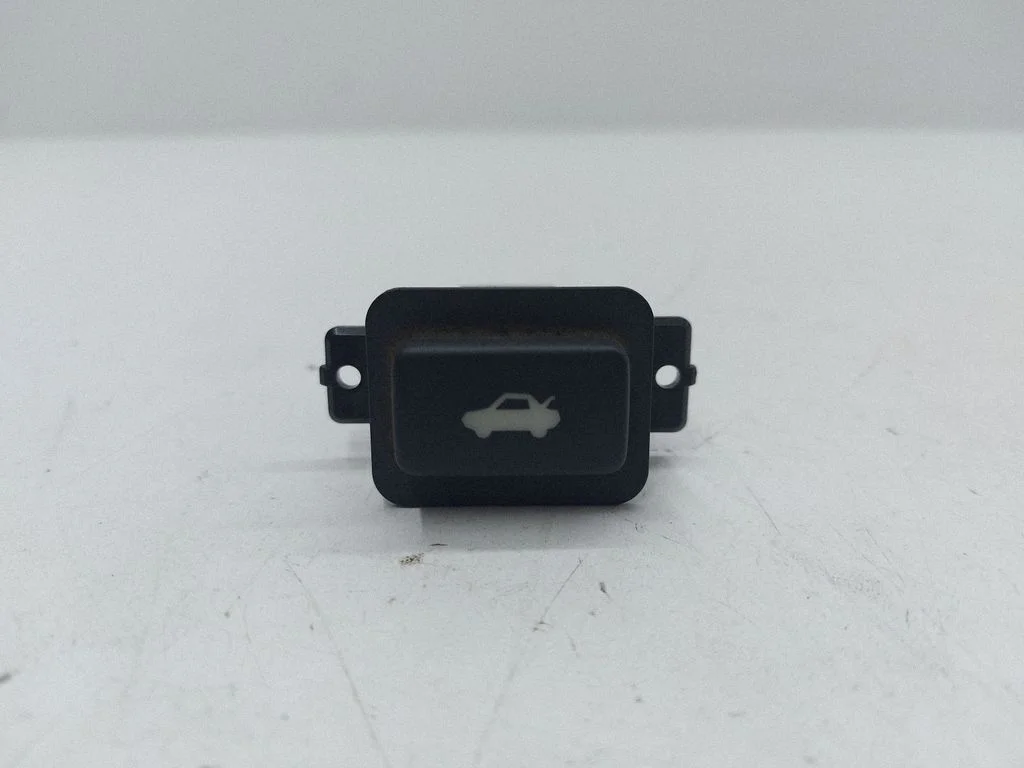 Tailgate opening switch M26983