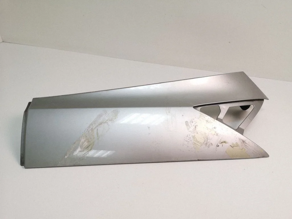 Rear fender molding trim AM51U29613A