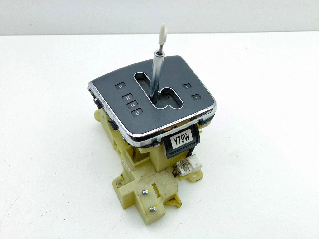 Gear selector Y79W