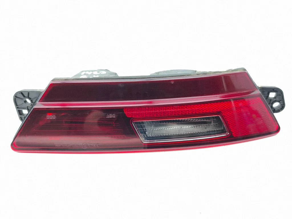 Rear bumper light – left