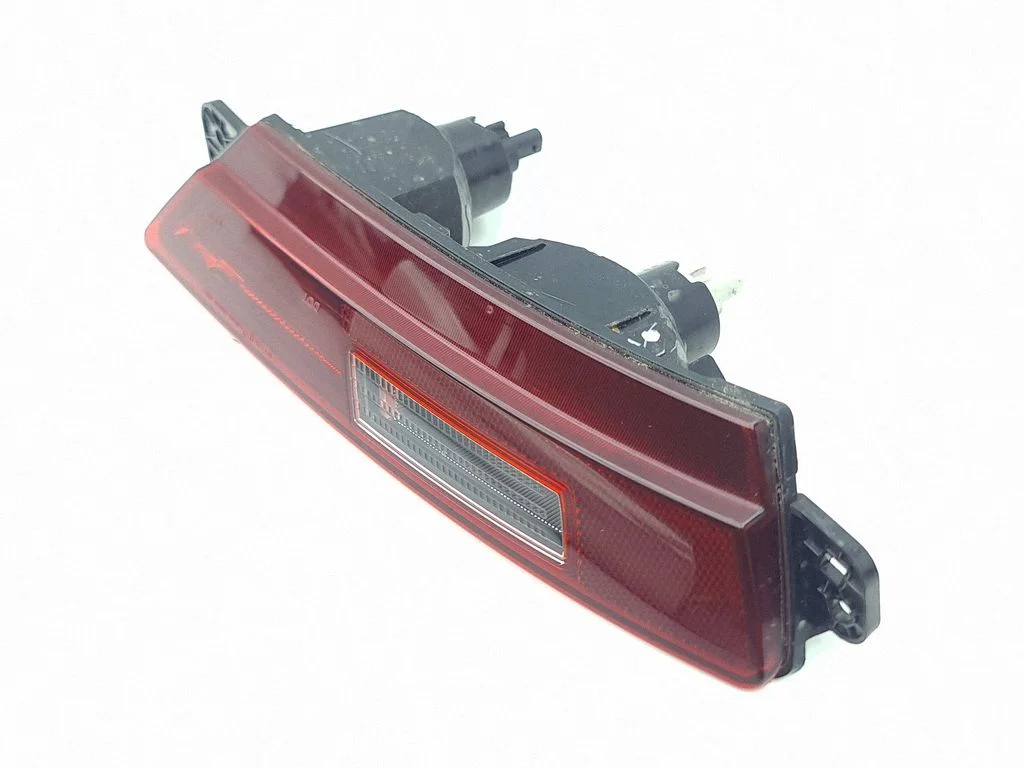 Rear bumper light – left
