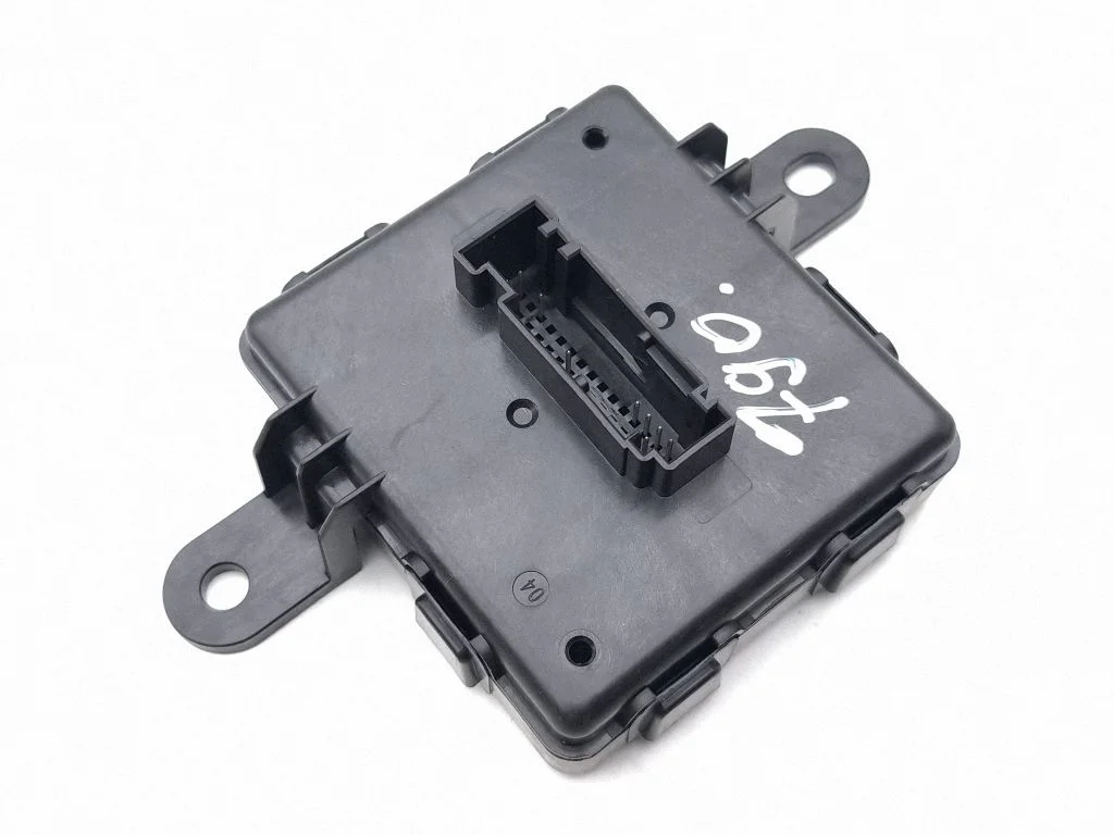 Võtmeta süsteemi KESSY (keyless) juhtplokk/moodul 5WA959436H