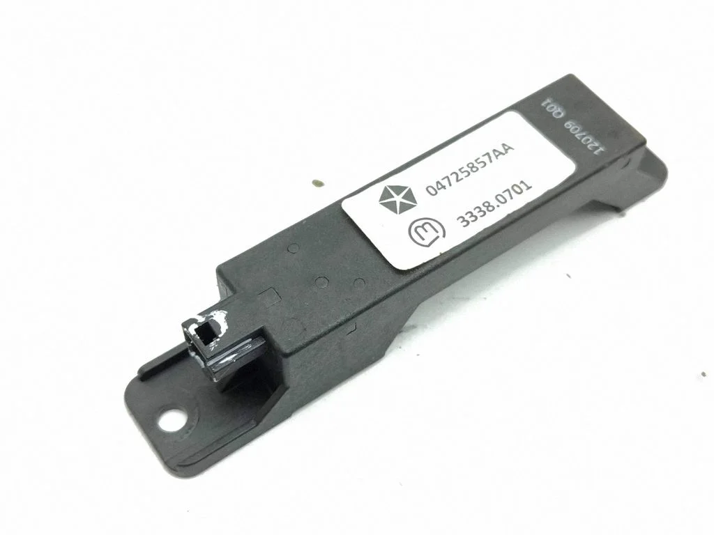 Bezatslēgas sistēmas KESSY (keyless) vadības bloks/modulis 04725857AA
