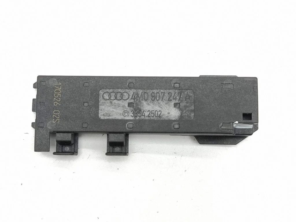 Võtmeta süsteemi KESSY (keyless) juhtplokk/moodul – Audi A4 S4 B9 (2015-2019)
