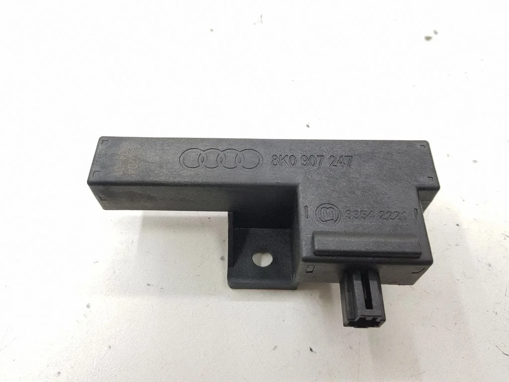 Bezatslēgas sistēmas KESSY (keyless) vadības bloks/modulis 8K0907247