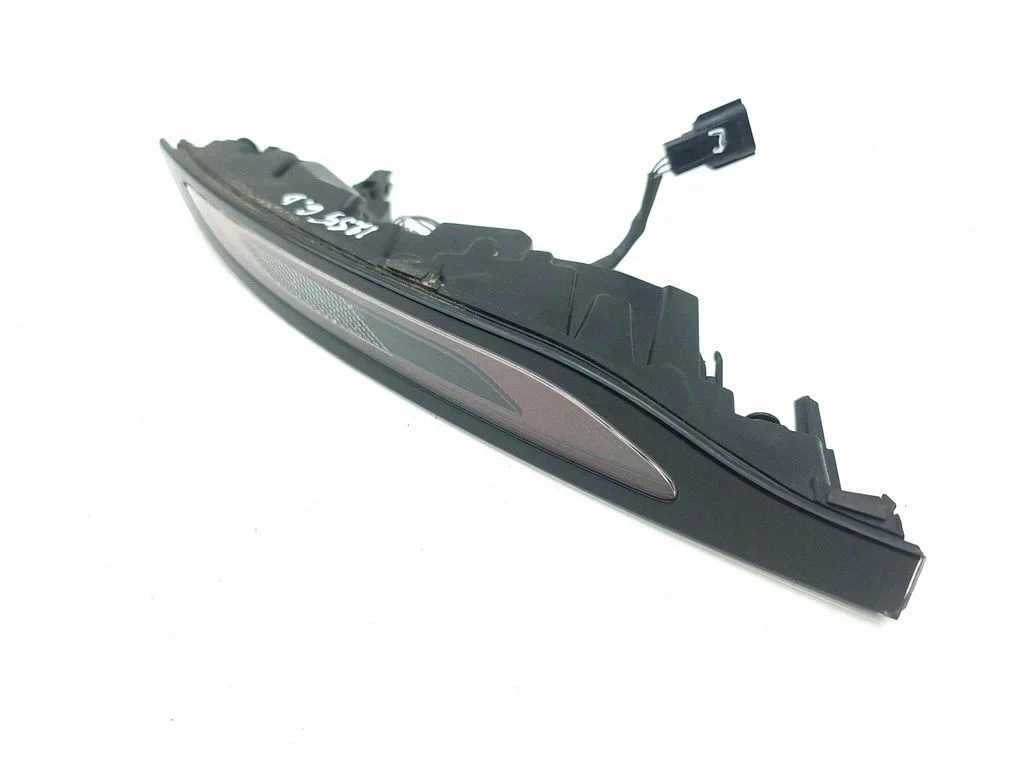 Rear bumper light K8D215K272AB