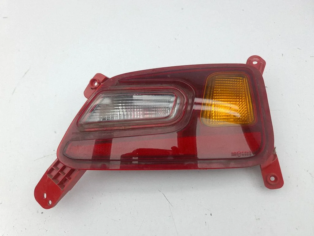 Rear bumper light – right