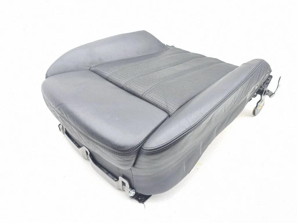 Esimese kõrvalistuja istme alus 3D0881105CM