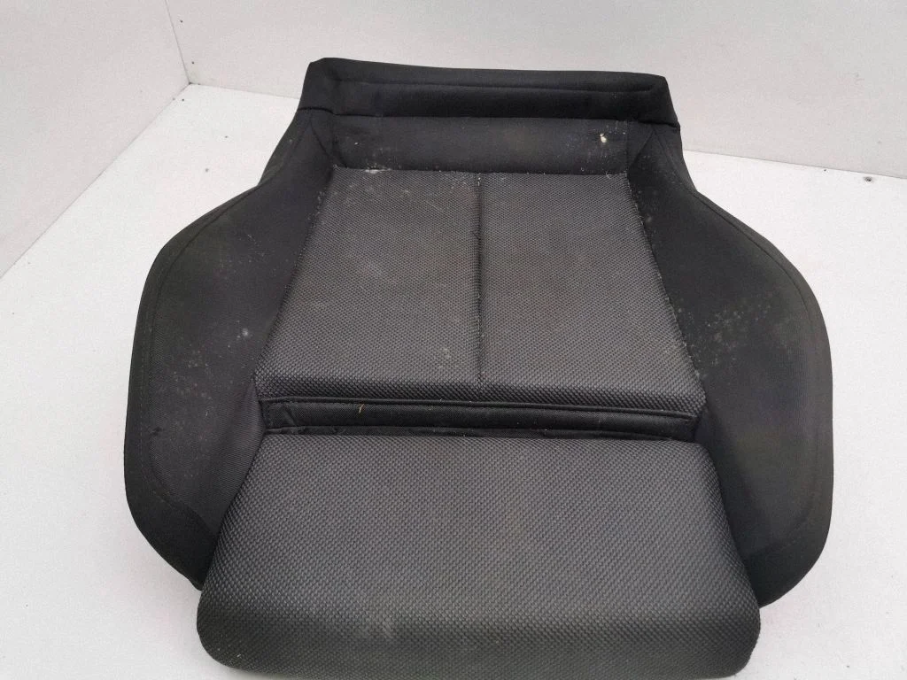 Esimese kõrvalistuja istme alus – Audi RS Q3 (2019-)