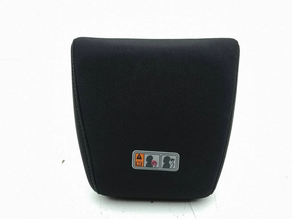 Rear seat headrest – centre
