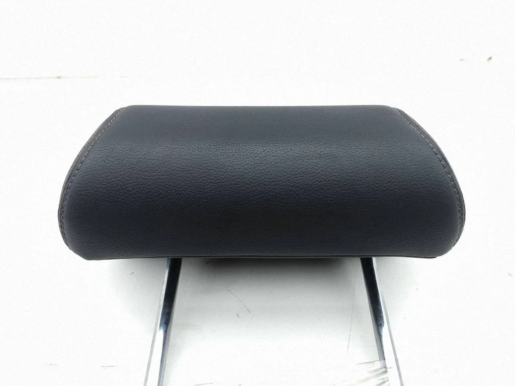 Rear seat headrest – centre