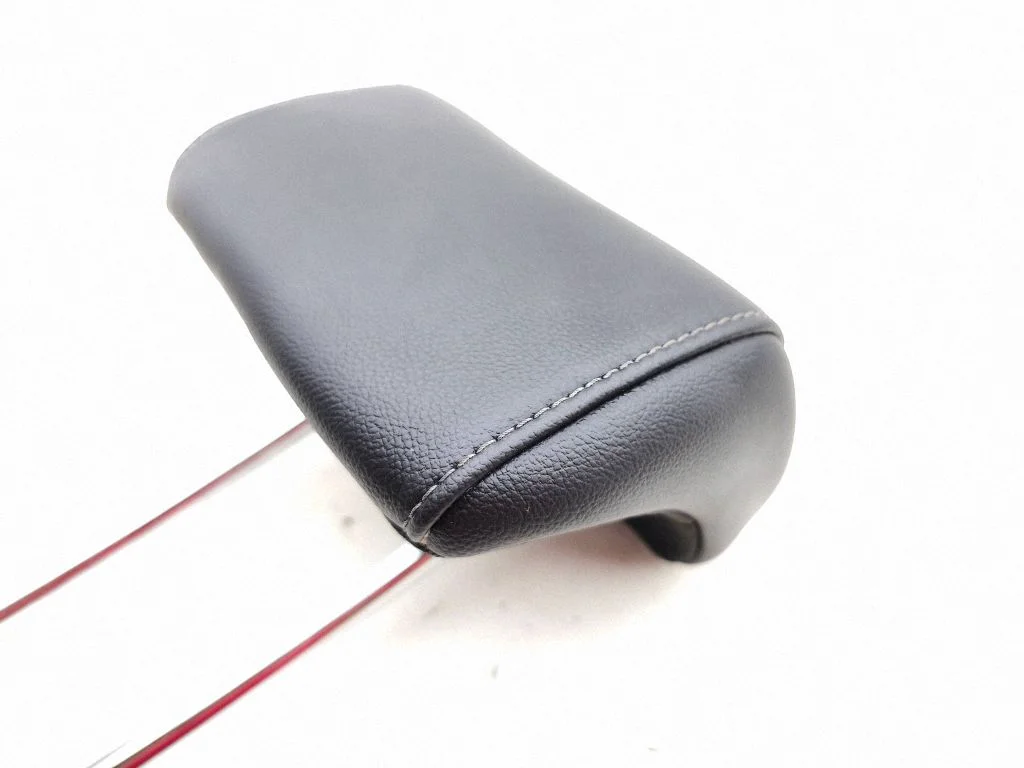 Rear seat headrest – centre
